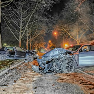 Vier Menschen wurden bei dem Unfall in Heilbronn schwer verletzt. 