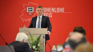 Ian Schölzel bei seiner Rede vor der Wahl