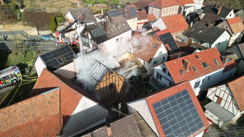 Scheune steht in Tauberbischofsheim in Flammen