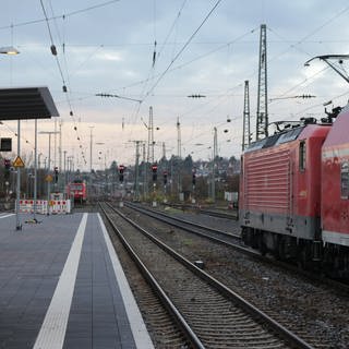 Eine Szene mit Zügen und roten Haltesignalen am Hauptbahnhof in Heilbronn Symbolbild DB Dezember 2018