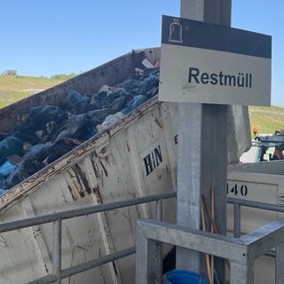 Restmüllcontainer auf dem Recyclinghof Plus in Heilbronn