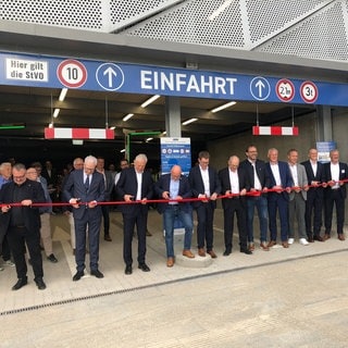 In Heilbronn wurde ein neues Parkhaus, die sogenannte E-Quartiersgarage, eingeweiht.