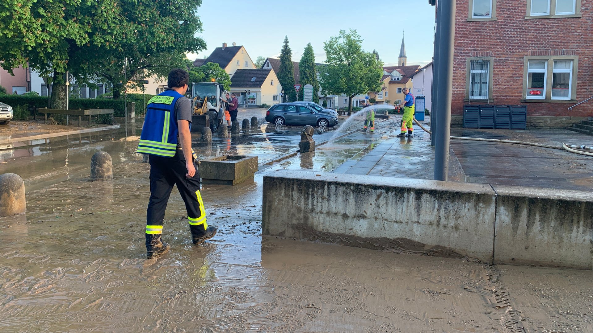 Nach Starkregen in Gemmingen: Aufräumarbeiten werden Tage dauern