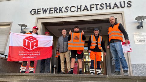 Streikende vor dem Heilbronner Gewerkschaftshaus