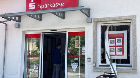 Sparkasse in Satteldorf, in der ein Geldautomat gesprengt wurde