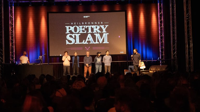 Poeten beim KI-manipulierten Poetry Slam in Heilbronn