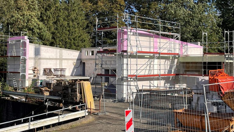 Der Rohbau des neuen Sportheims in Tiefenbach-Gundelsheim steht