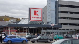 Kaufland in Neckarsulm Parkplatz und Haupteingang November 2019