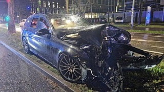 Die 19-jährige Lenkerin dieses Autos wurde bei dem Unfall leicht verletzt. 