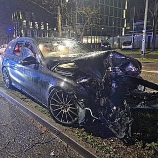 Die 19-jährige Lenkerin dieses Autos wurde bei dem Unfall leicht verletzt. 