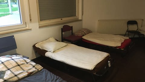 Ein Zimmer mit Betten im Erfrierungsschutz Heilbronn