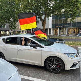 In Heilbronn waren hunderte auf den Straßen, um den deutschen Sieg zu feiern, viele mit dem Auto