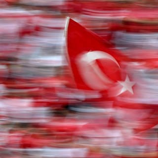 Türkische Fans feiern nach dem Sieg über Österreich (Symbolbild)