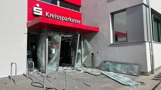 Automatensprengung in Schwaigern: In der Bankfiliale soll es mehrere Explosionen gegeben haben.