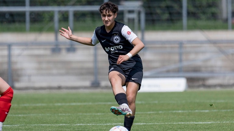 Dilara Açıkgöz kickt neben der U19 Nationalmannschaft auch für Eintracht Frankfurt.