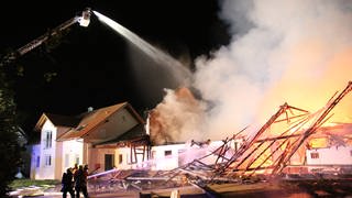 Bei einem Scheunenbrand in Langenburg-Nesselbach (Kreis Schwäbisch Hall) ist nach ersten Informationen ein Schaden von rund 500.000 Euro entstanden.