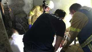 In Heilbronn hat sich ein Mädchen beim Spielen schwer verletzt: Die Feuerwehr versorgte sie vor Ort.