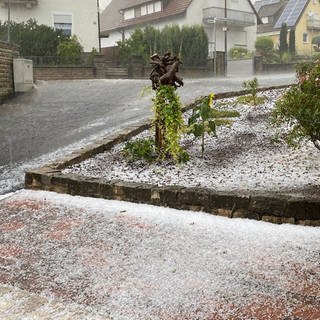 Ein Hagelschauer im Lauda-Königshofener Stadtteil Unterbalbach.