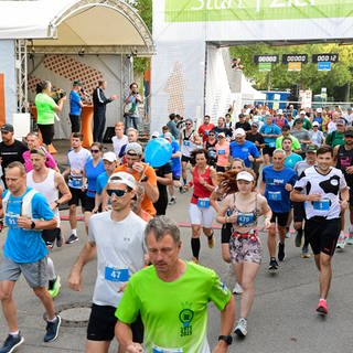 Läuferinnen und Läufer beim ebm-papst-marathon