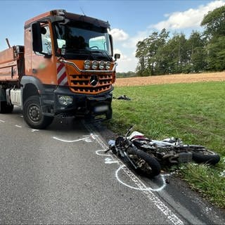 Unfall mit Lkw und Motorrad bei Pfedelbach