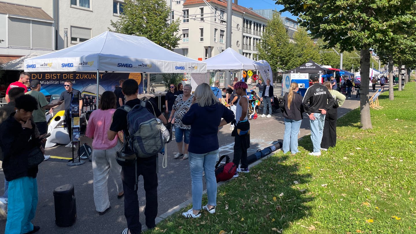 Großes Interesse auf der Allee in Heilbronn am 12. Nachhaltigkeitstag und dem städtischen Mobilitätstag.