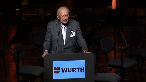 Reinhold Würth hält Rede beim Festakt zu seinem 75. Arbeitsjubiläum