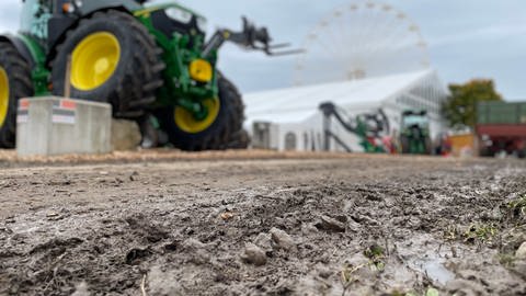 Viel Regen hat für matschige Wege auf der Muswiese 2024 in Rot am See gesorgt.