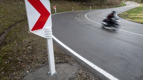 Unfälle auf nasser Farhbahn: Die Polizei gibt Tipps fürs sichere Fahren im Herbst