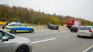 Auf der A6 bei Kirchardt (Kreis Heilbronn) in Richtung Nürnberg hat sich am Samstagmittag ein Auto überschlagen. Die Fahrerin wurde nur leicht verletzt.