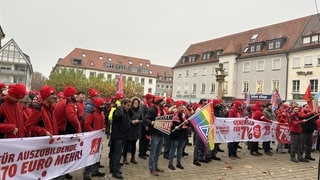 Audi-Beschäftigte in Neckarsulm beteiligen sich am Warnstreik der IG Metall.