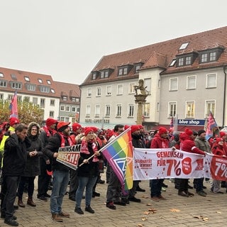 Audi-Beschäftigte in Neckarsulm beteiligen sich am Warnstreik der IG Metall.