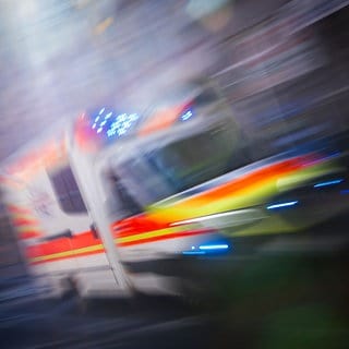 Schwerer Unfall bei Heilbronn: Person eingeklemmt, Kreisstraße gesperrt