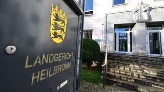 Das Heilbronner Landgericht ist am Freitagabend von der Polizei durchsucht worden. Ein Angeklagter hatte sich komisch verhalten. 