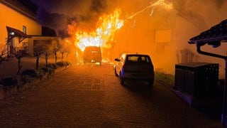 Bei einem Hausbrand in Ilsfeld ist am Freitagabend ein Schaden von rund einer halben Million Euro entstanden.