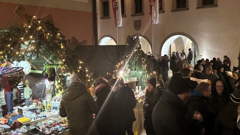 Verkaufsstände vor dem Forchtenberger Rathaus