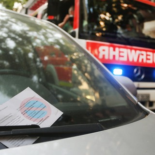 Ein Feuerwehrauto kommt nicht zum Einsatzort. In Heilbronn gibt es immer mehr Falschparker - Rettungswege sind oft versperrt.