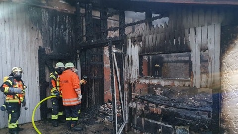 In Boxberg-Kupprichshausen sind vier Menschen nach einem Brand ins Krankenhaus gekommen.