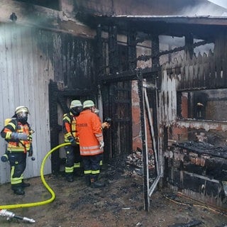 In Boxberg-Kupprichshausen sind vier Menschen nach einem Brand ins Krankenhaus gekommen.