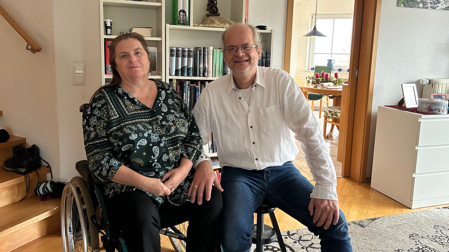 Die Paarberater Matthias und Daniela Stolla in ihrem Zuhause in Forchtenberg. Sie sind gemeinsam selbstständig.