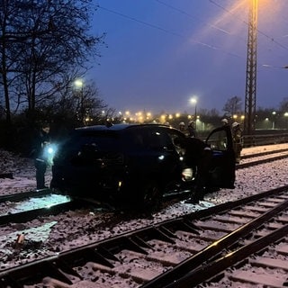 Eine Autofahrerin hatte in Heilbronn die Gleise mit einer Straße verwechselt 