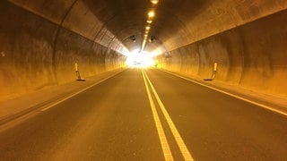 Die Röhre des gesperrten Schemelsbergtunnels in Weinsberg im Kreis Heilbronn (Archivbild). Nach den Weihnachtsferien erwartete man ein Verkehrschaos. 