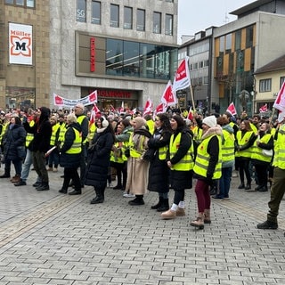 Warnstreiks im öffentlichen Dienst: Auf dem Kiliansplatz in Heilbronn gab es am Montagvormittag eine Kundgebung. 