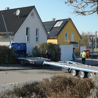 Ein betrunkener Lkw-Fahrer ist in Ilsfeld gegen eine Hauswand gefahren. 