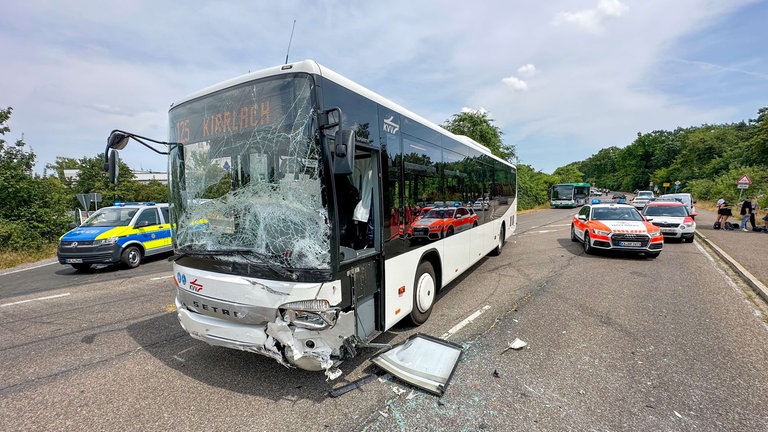 Mehrere Verletzte Nach Unfall Mit Linienbus Bei Forst - SWR Aktuell