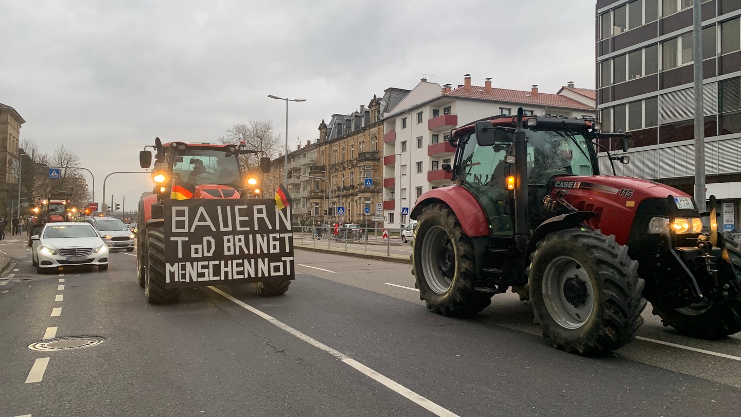 Blockierte Straßen: Bauern Protestieren Auch Im Raum Karlsruhe - SWR ...