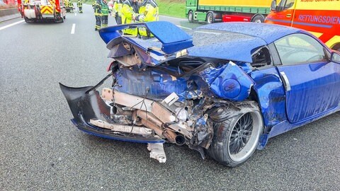 Unfall auf der A8 mit mehreren Fahrzeugen