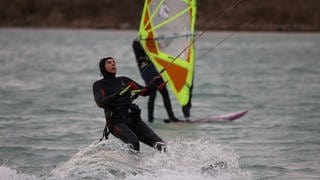 Windsurfer am Epplesee in Rheinstetten