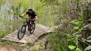 Mountainbiker in Karlsruhe auf ihrem Trail - ein geleakter Entwurf des neuen Bundeswaldgesetz sorgt in der Szene für Empörung