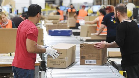 Arbeiter im Amazon-Logistikzentrum Pforzheim