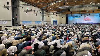 20.000 Muslime der Ahmadiyya-Glaubensgemeinschaft treffen sich heute in der Messe Karlsruhe